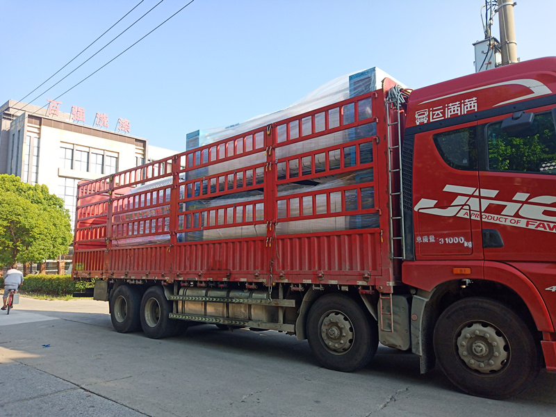 今日百強(qiáng)燙平機(jī)和布草折疊機(jī)發(fā)貨至嘉興